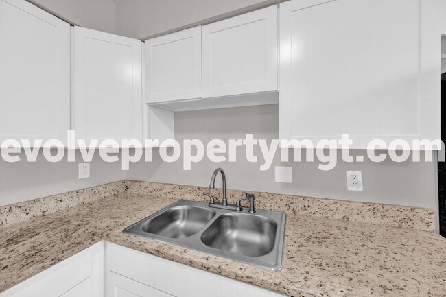 Building Photo - 3455 Pruett Ct