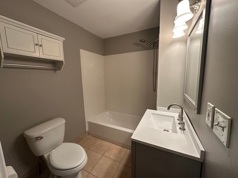 Building Photo - 318 Channing St