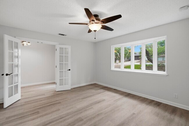 Building Photo - 1906 Hillingway St