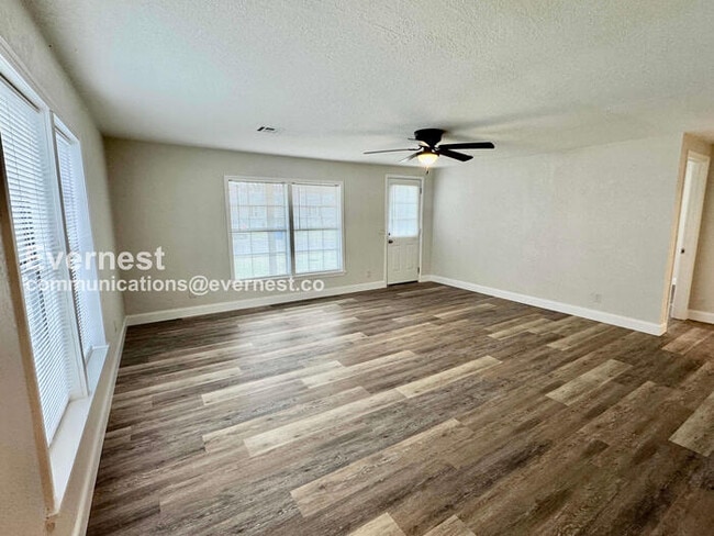 Building Photo - 813 J St NW