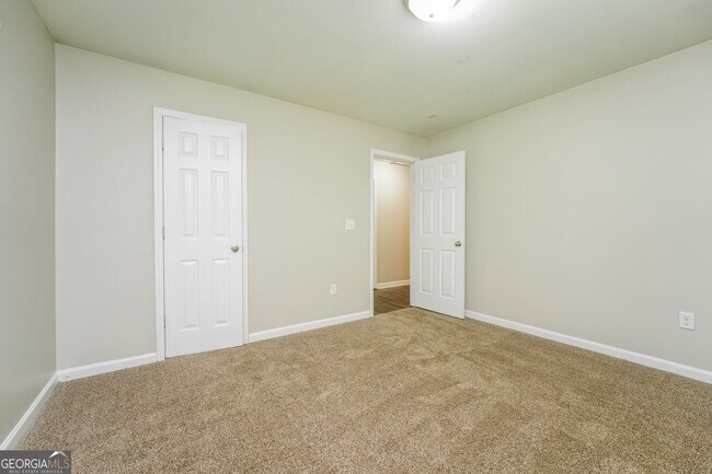 Building Photo - 250 N Bluff Rd