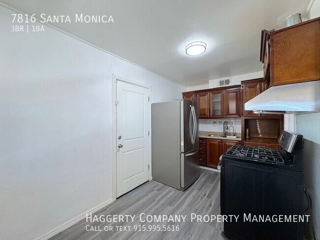 Building Photo - 7816 Santa Monica Ct