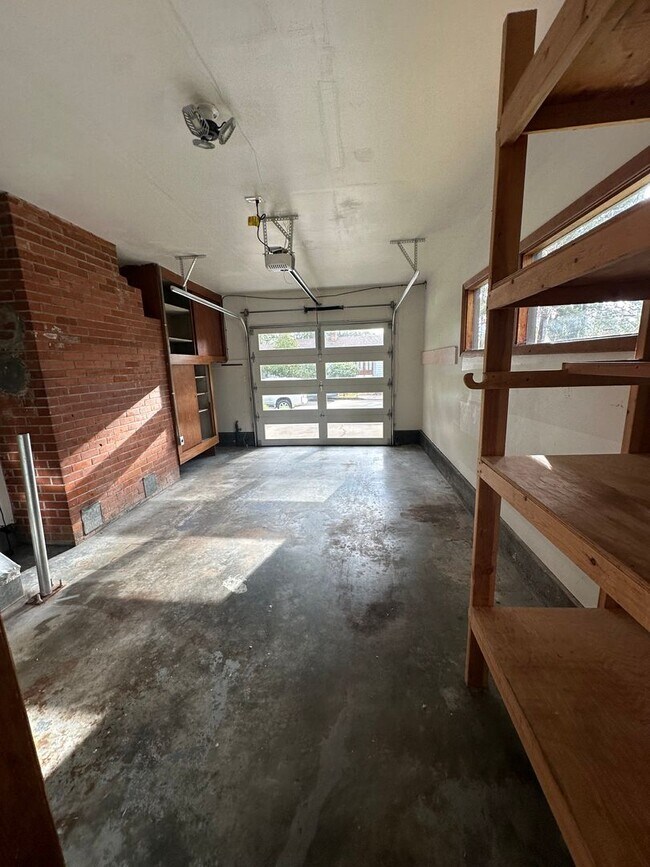 Building Photo - GORGEOUS RANCH STYLE HOME ON HUGE MANICURED LOT IN GARDEN HOME IN SW PORTLAND