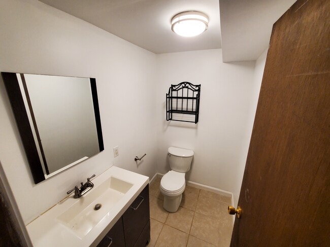 Building Photo - 406 Missimer Ln