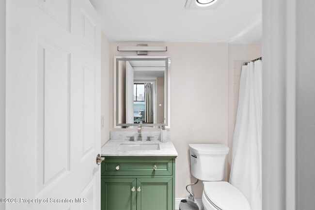 Building Photo - 220 Linden St