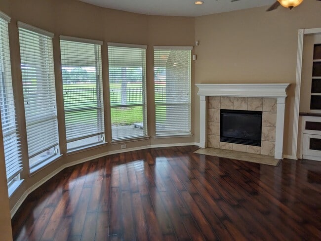 Building Photo - 10430 Lyndon Meadows Dr
