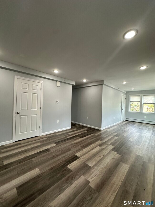 Building Photo - 178 Martin St