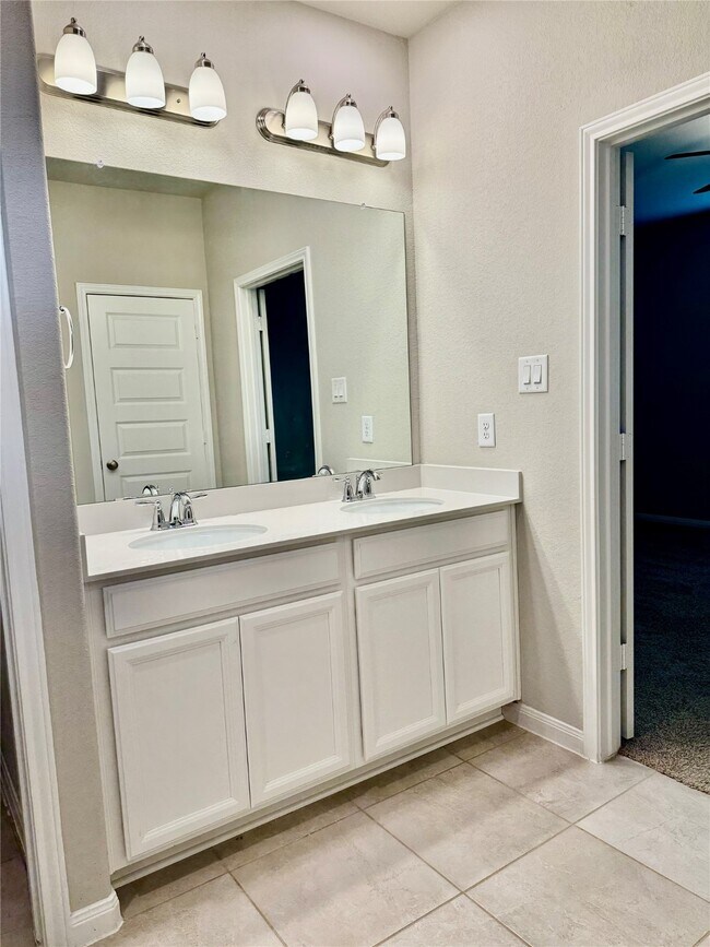 Building Photo - 2038 Myrtle Oak Ct