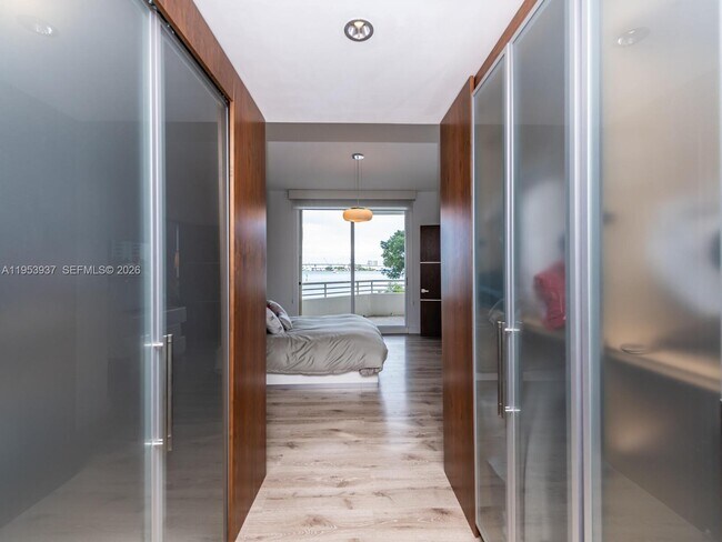 Building Photo - 888 Brickell Key Dr