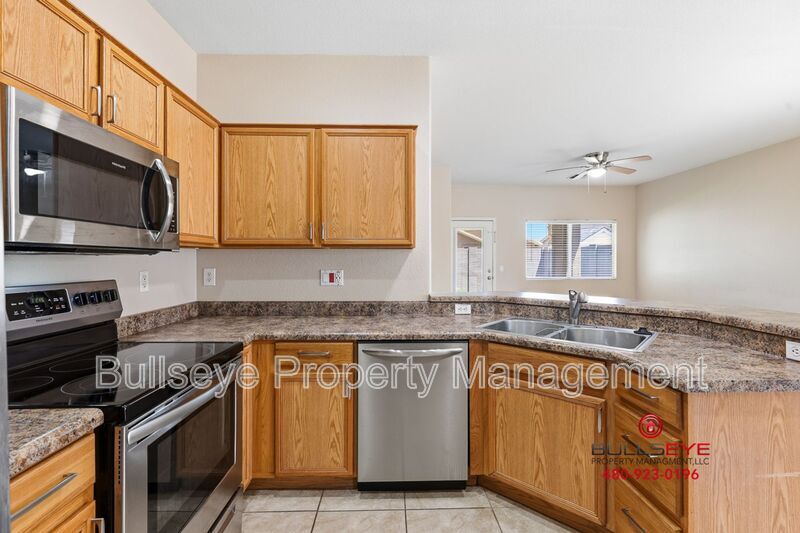 Building Photo - 3736 E Woodside Way