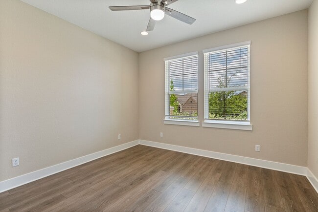 Building Photo - Beautiful Move-In Ready 4 bedroom, 3 bathroom home in Liberty Hill ISD!