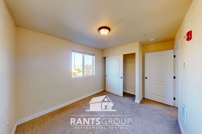 Building Photo - Cute 2 Bed in the heart of Yelm!