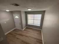 Building Photo - Great 2 Bedroom Townhouse for Rent!