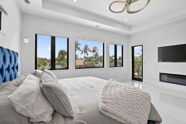 Building Photo - 334 Isle of Capri Dr