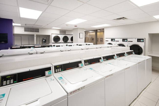 Building Photo - 2650 N Lakeview Ave