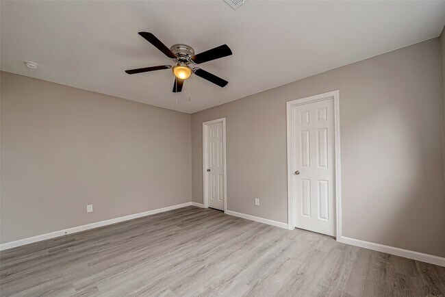 Building Photo - 8619 Valley Meadow Dr
