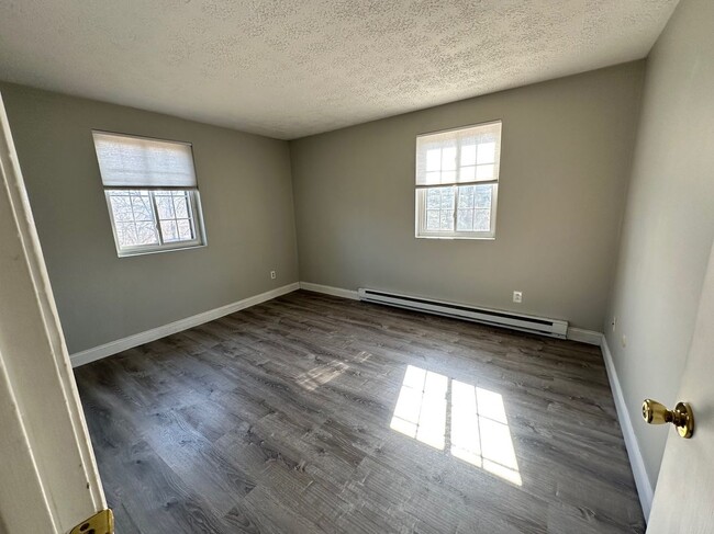 Building Photo - 64 Dunbarton, 2E