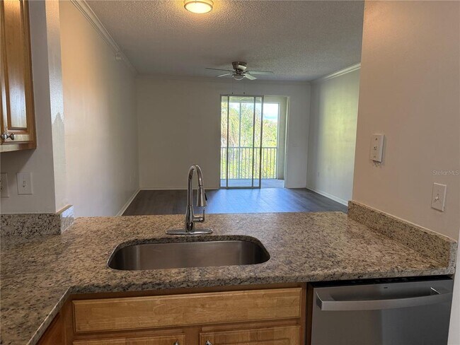 Building Photo - 5721 Bentgrass Dr