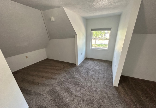 Building Photo - 312 E Mission Ave