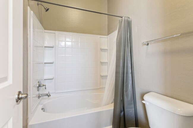 Building Photo - Gorgeous Condo