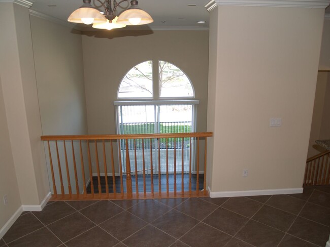 Building Photo - Private Street Entrance! Attached Garage! ...