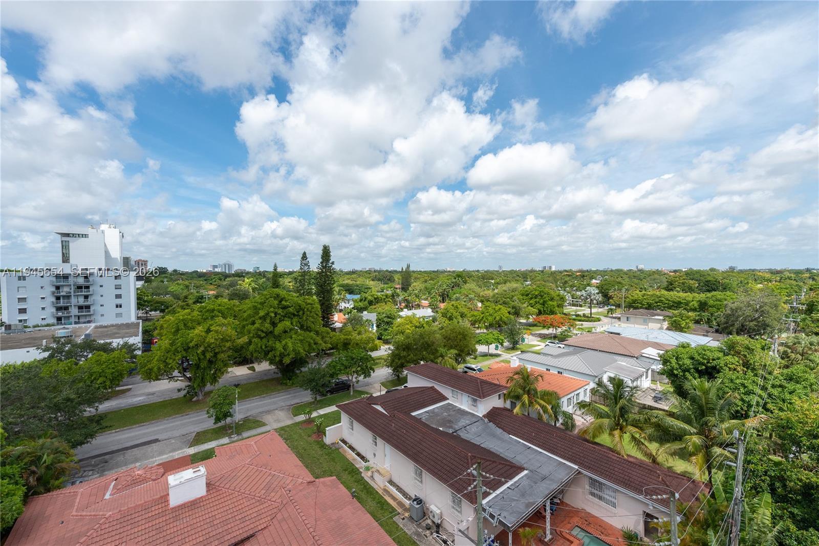 Building Photo - 1420 Brickell Bay Dr