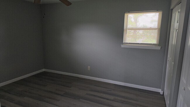 Building Photo - 212 Eagon Ave