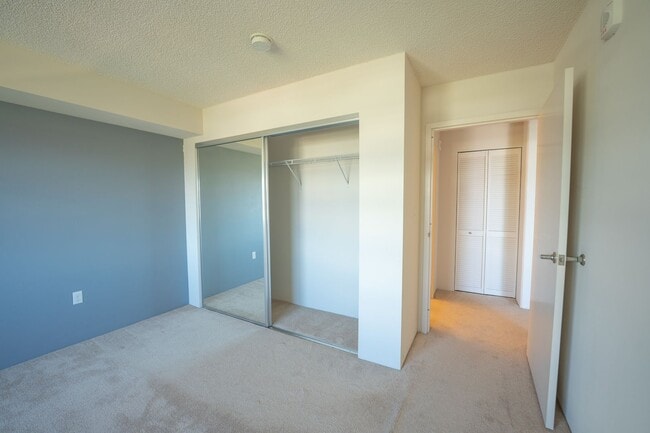 Building Photo - 1 Bdrm / 1 Bath condo with (2) AC (801 SOU...