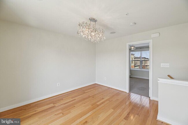 Building Photo - 5627 45th Ave