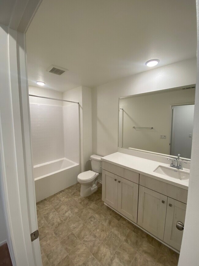 Building Photo - 6032 Mariposa Dr