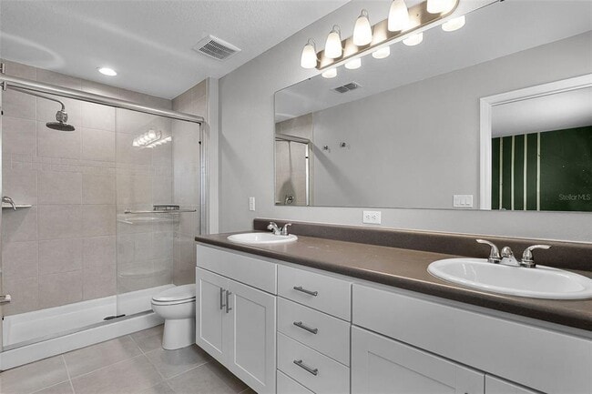 Building Photo - 228 Primrose Dr