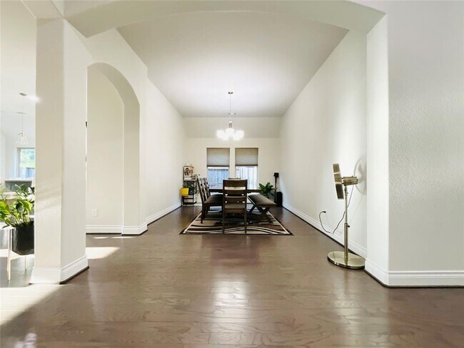 Building Photo - 2507 Elmwood Trl