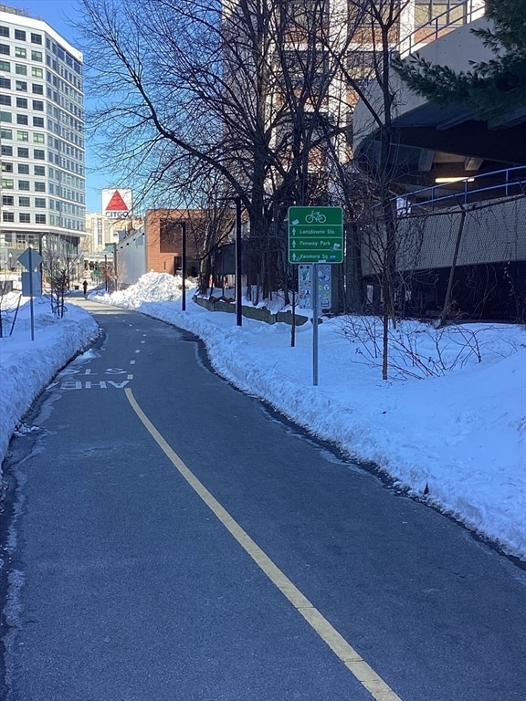 Building Photo - 16 Miner St