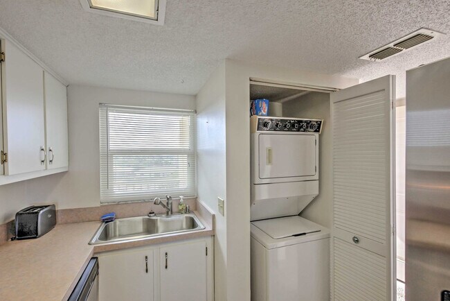 Building Photo - 2730 Ocean Shore Blvd
