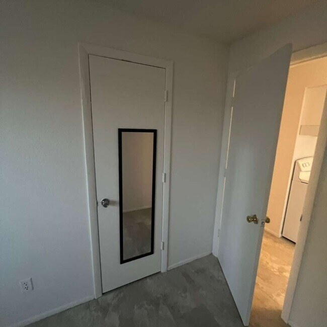 Building Photo - 3708 Estelle Ave