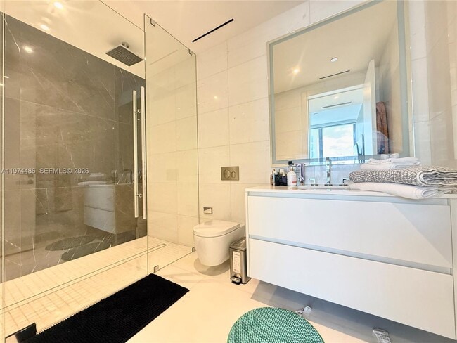 Building Photo - 300 Biscayne Blvd Way