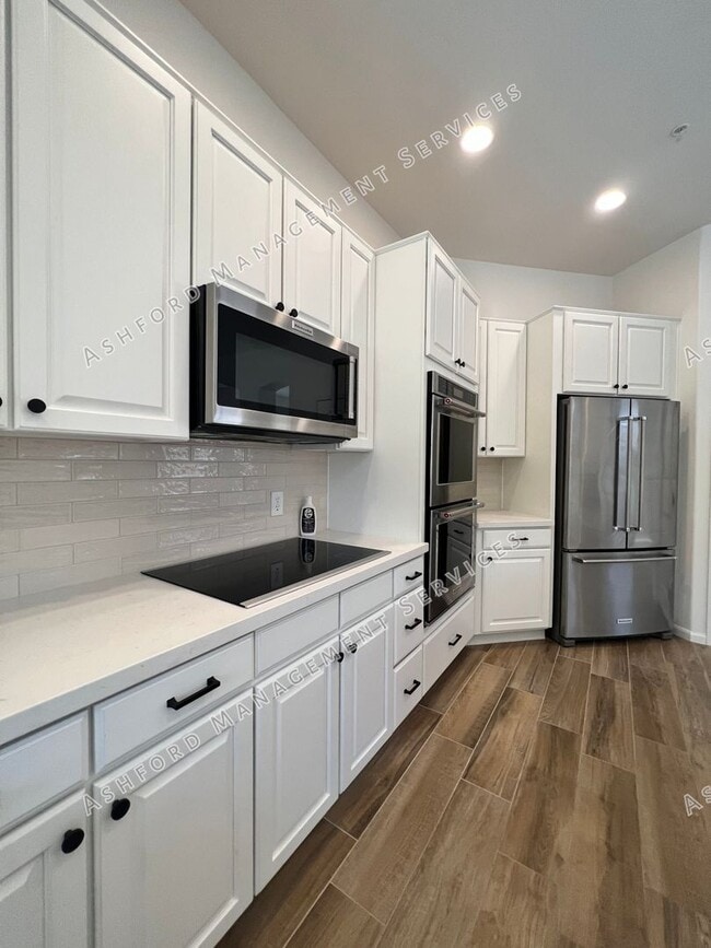Building Photo - COME HOME TO LUXURY IN GATED GRAYHAWK GOLF...