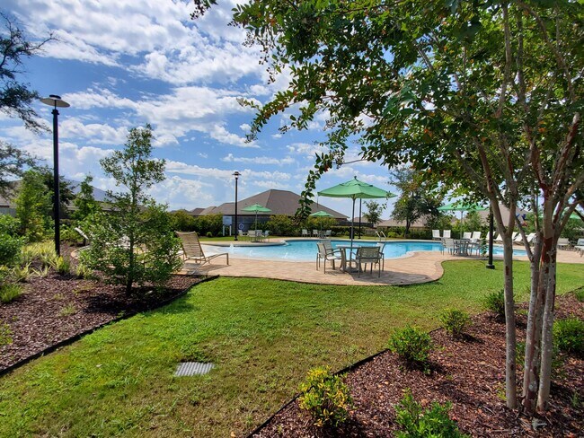 Building Photo - 329 Merlin Ct