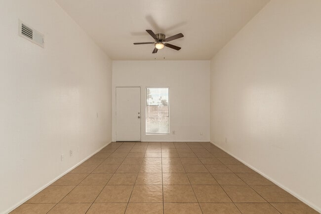 Building Photo - Stadio 3bedroom 2 bathroom