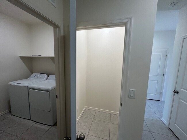 Building Photo - 4 BR, 3 bath, Beautiful Maricopa home in p...