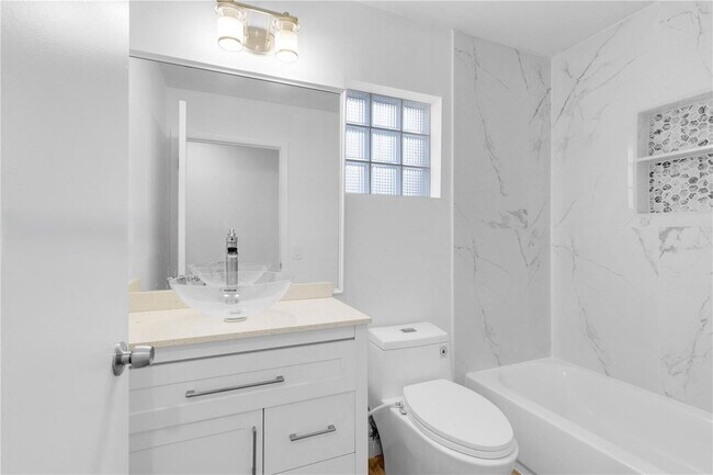 Building Photo - 1525 Seabay Rd