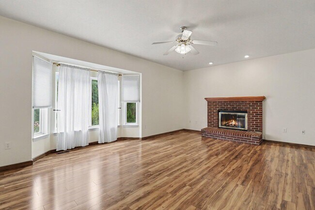 Building Photo - 2457 Cliffside Ct