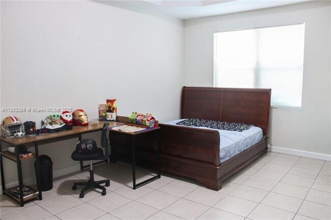 Building Photo - 2106 NE 40th Ave