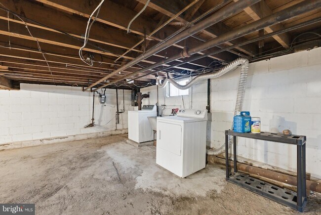 Building Photo - 140 Maddock Ave