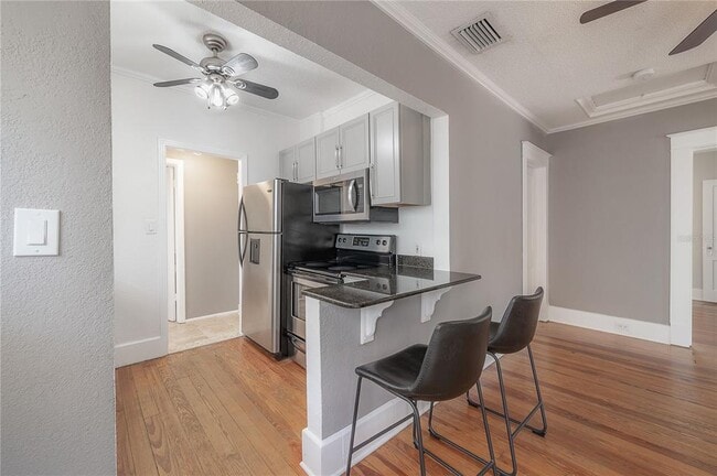 Building Photo - 2517 Oakdale St S