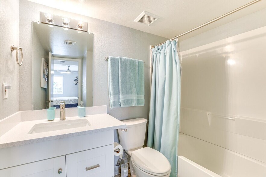 Building Photo - 5995 N 78th St