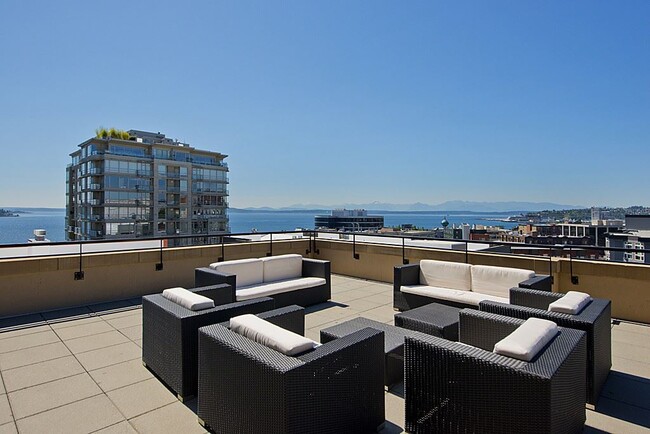 Building Photo - 2911 2nd Ave