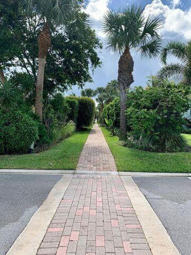 Building Photo - 162 Beacon Ln