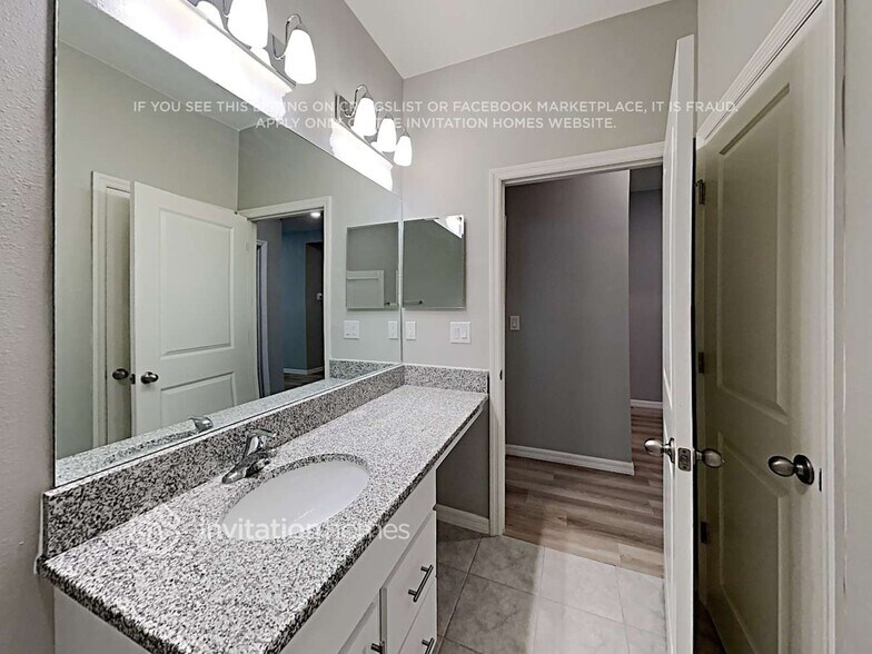 Building Photo - 613 Valri Park Dr