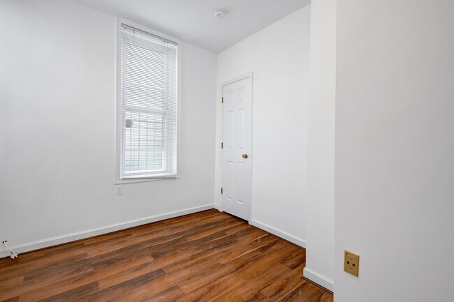 Building Photo - 739 Morton St NW